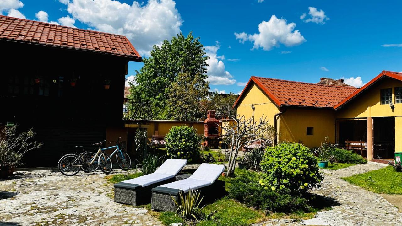Leto House Apartamento Târgu Jiu Exterior foto